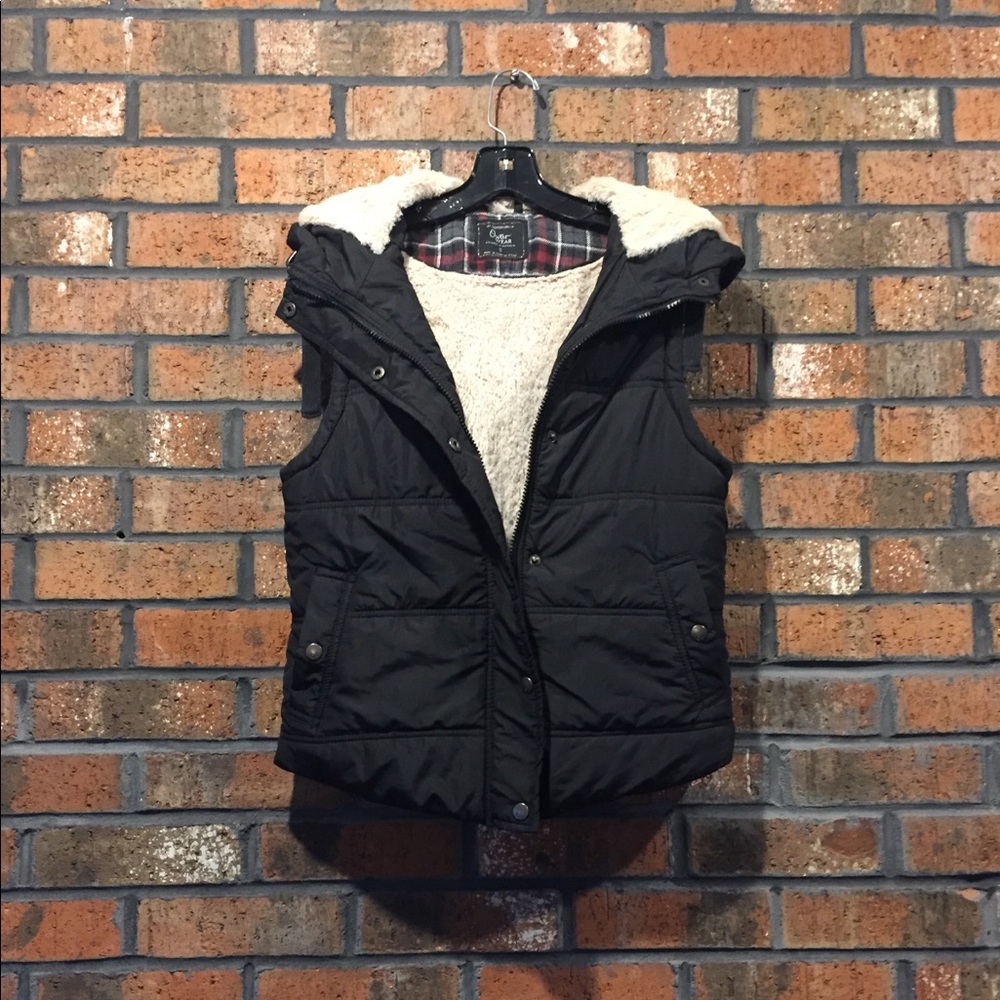 COTTON ON - LIGHT WEIGHT - BLACK HOODED VEST - Picture 5 of 11